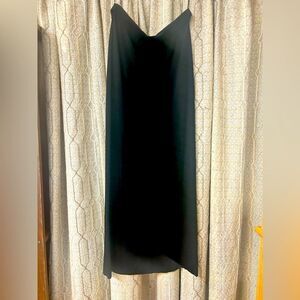 Como Ladies med black sleeveless dress